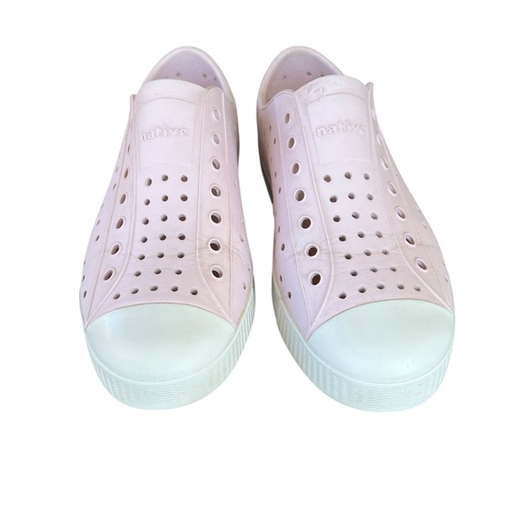 Native Jefferson Slip-On Shoes Milk Pink Shell White Washable Odor Resistant J3 - Picture 3 of 9